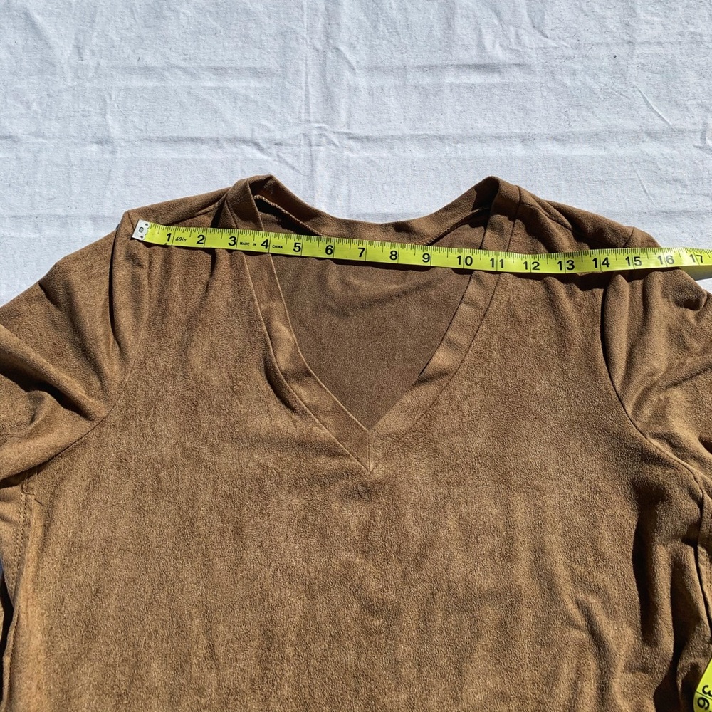☀️4/25 Ripe Suede-Look High/Low V-Neck Tee - Picture 9 of 11